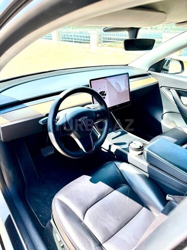 Tesla Model Y-7