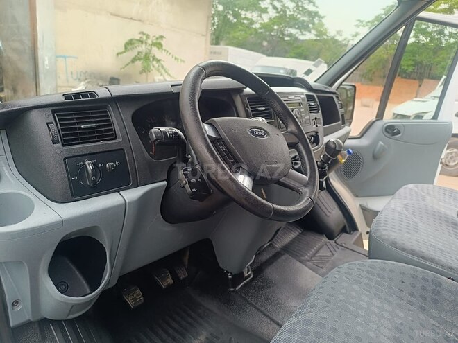Ford Transit-3