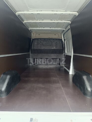 Ford Transit-8