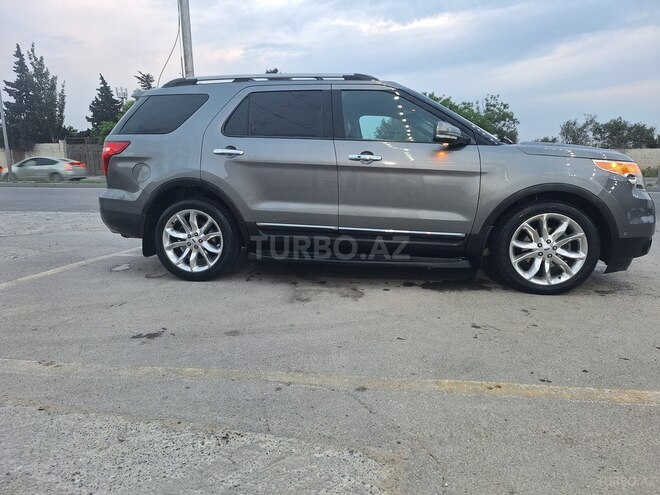 Ford Explorer-2