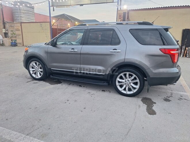 Ford Explorer-3