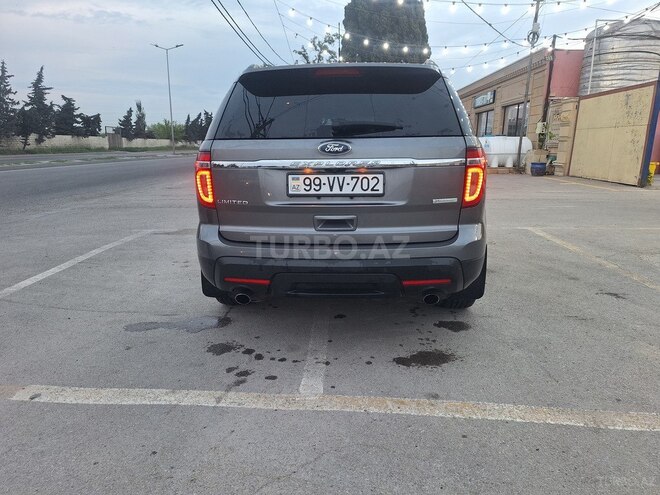 Ford Explorer-4