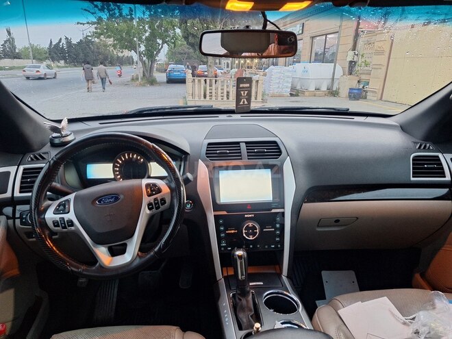 Ford Explorer-5