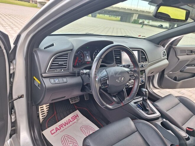 Hyundai Elantra-13