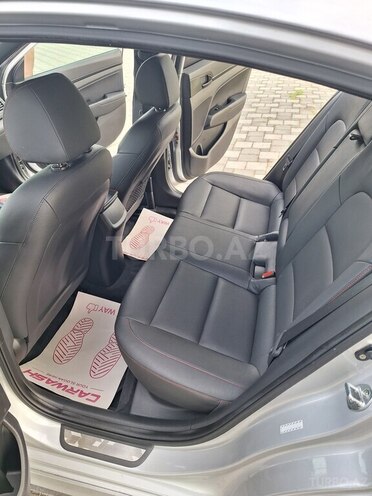 Hyundai Elantra-10