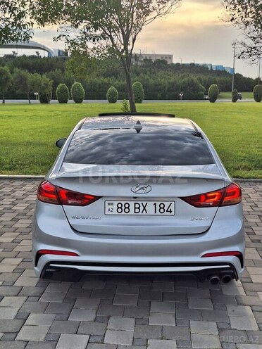 Hyundai Elantra-5