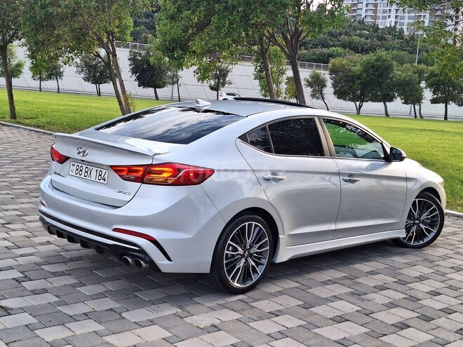 Hyundai Elantra-3