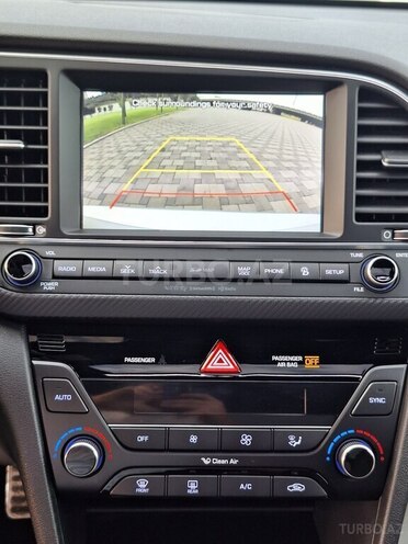 Hyundai Elantra-17