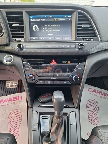 Hyundai Elantra-16