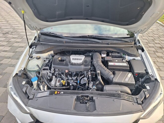 Hyundai Elantra-20