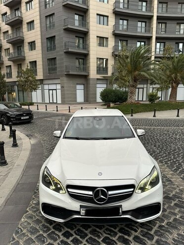 Mercedes E 200-1