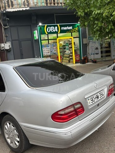 Mercedes E 270-5
