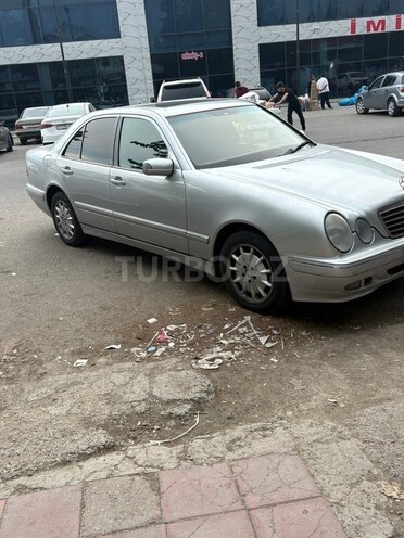 Mercedes E 270-7