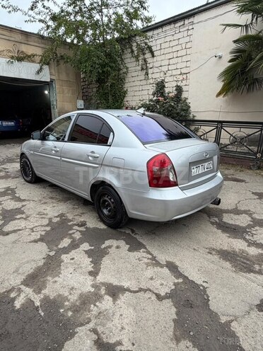 Hyundai Accent-4
