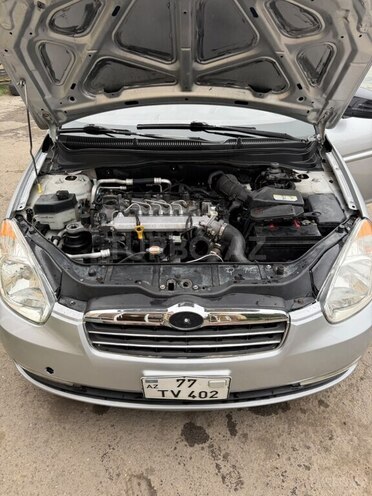 Hyundai Accent-2