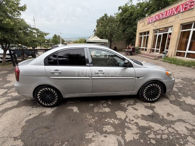 Hyundai Accent-9