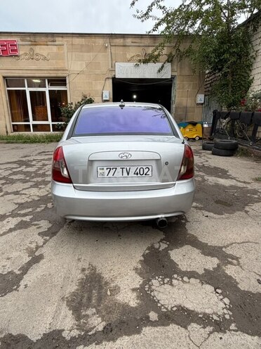 Hyundai Accent-7