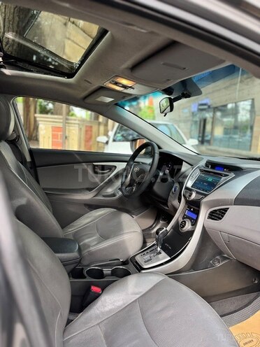 Hyundai Elantra-7