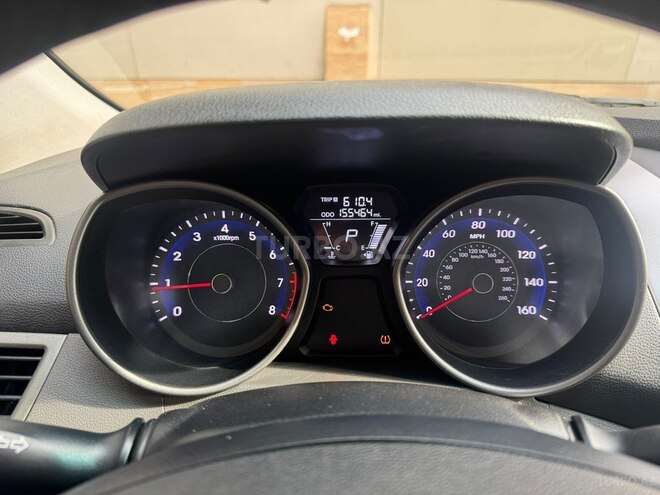 Hyundai Elantra-13