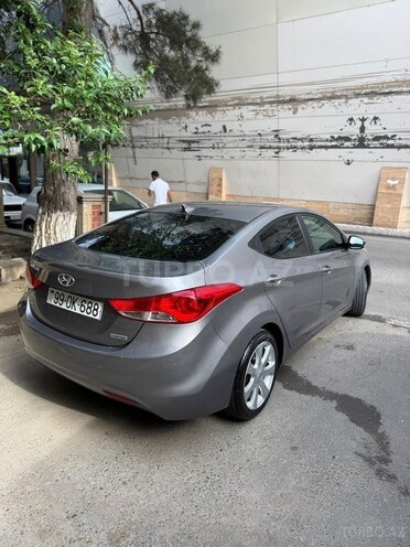 Hyundai Elantra-3