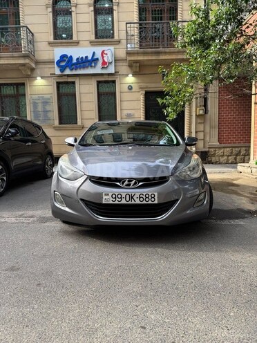 Hyundai Elantra-2