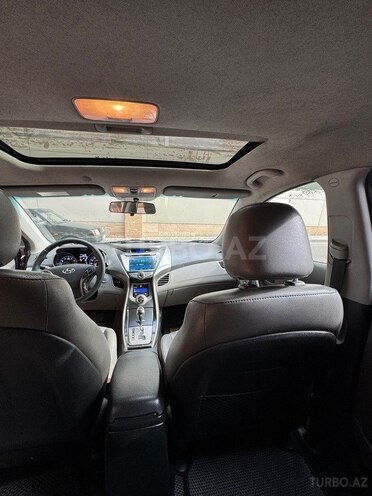 Hyundai Elantra-8