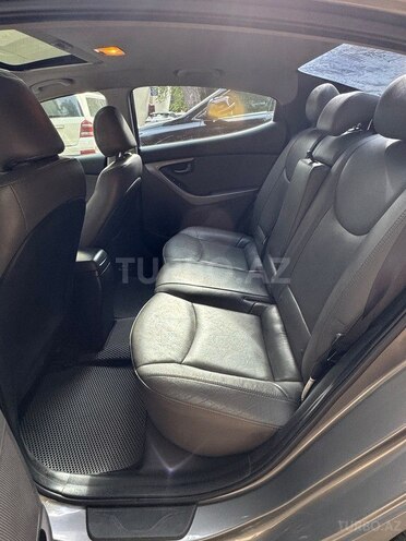 Hyundai Elantra-9