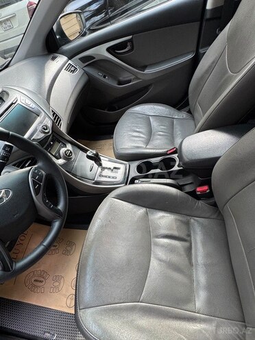 Hyundai Elantra-6