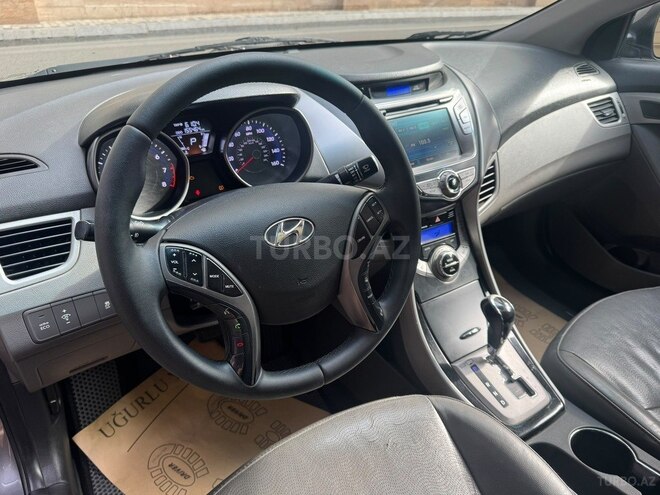 Hyundai Elantra-14