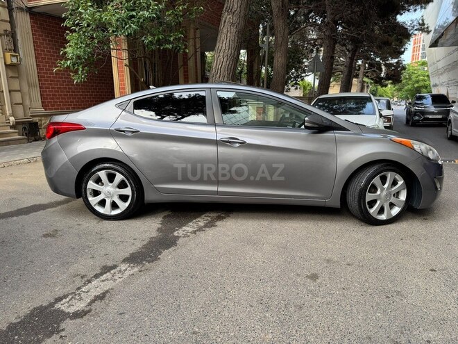 Hyundai Elantra-5