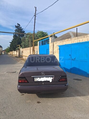 Mercedes 220 E-2