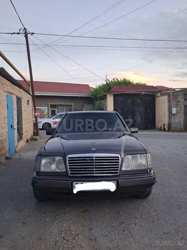 Mercedes 220 E-1