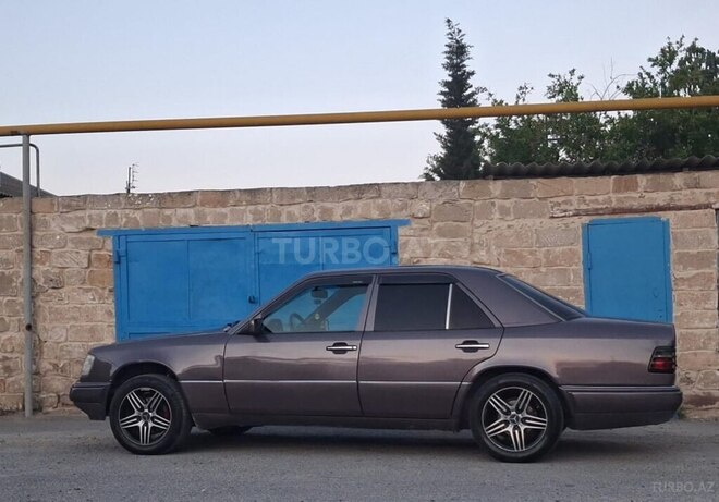 Mercedes 220 E-6
