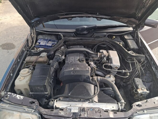 Mercedes 220 E-9