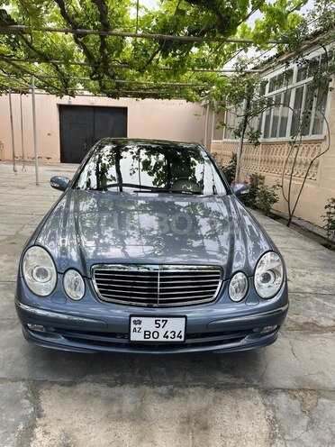 Mercedes E 320-1