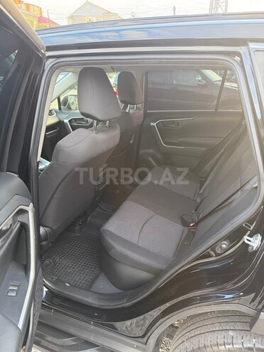 Toyota RAV4-8