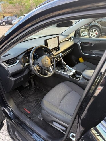 Toyota RAV4-10