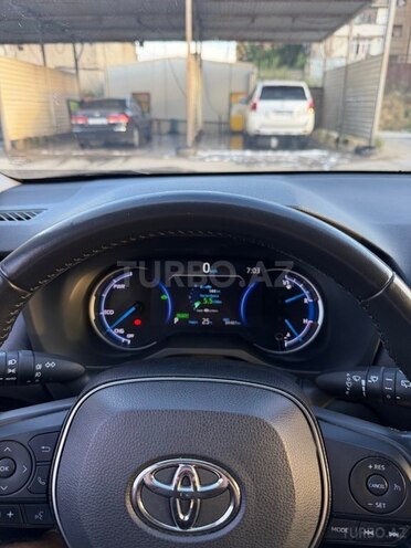Toyota RAV4-11