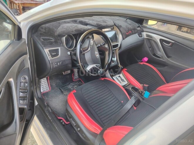 Hyundai Elantra-8