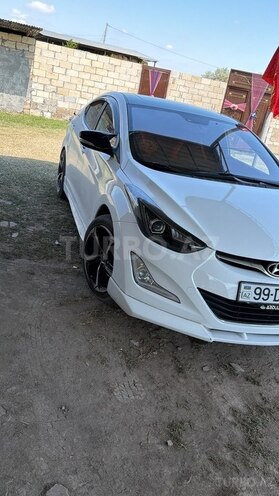 Hyundai Elantra-2