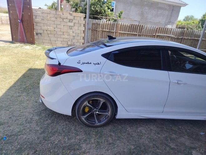 Hyundai Elantra-7