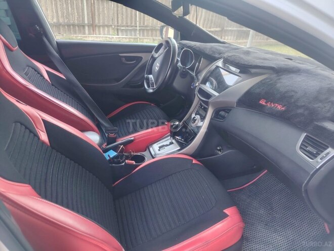 Hyundai Elantra-10