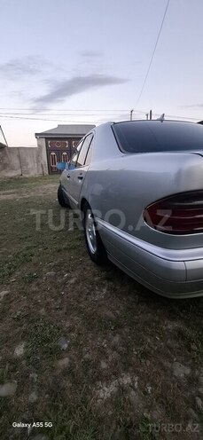 Mercedes E 240-3
