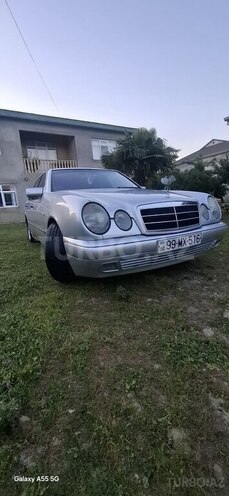 Mercedes E 240-2
