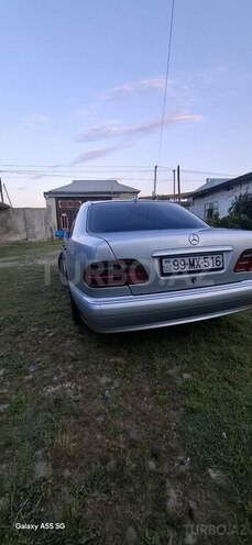 Mercedes E 240-6
