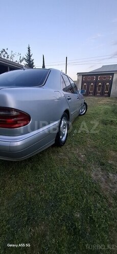 Mercedes E 240-4