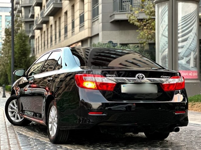 Toyota Camry-13
