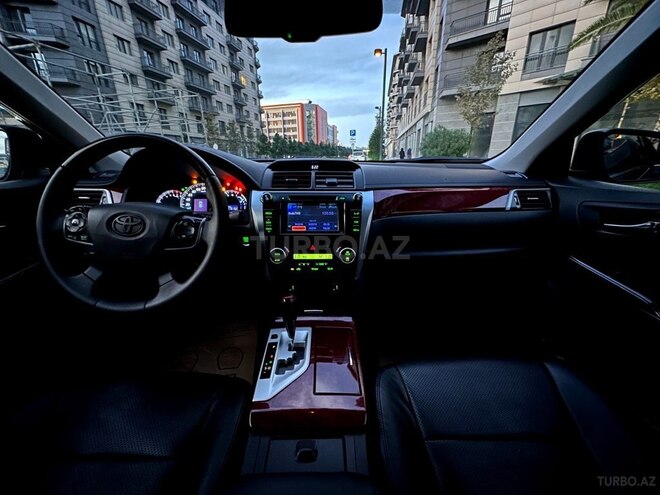Toyota Camry-15