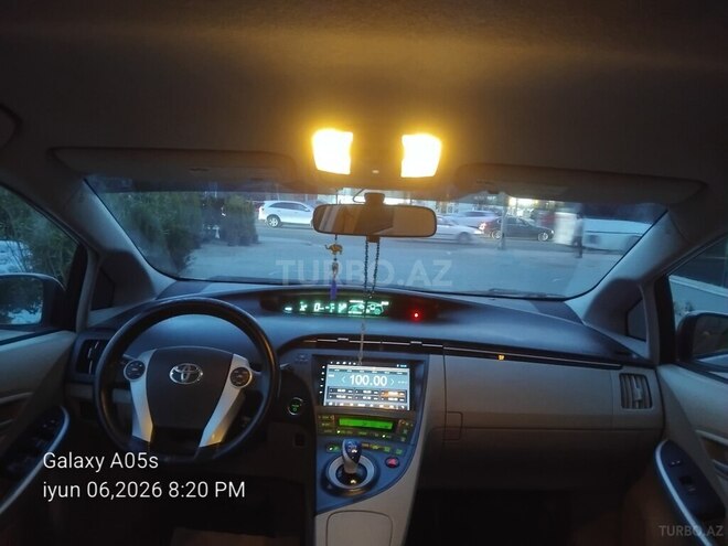 Toyota Prius-7