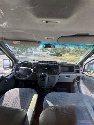 Ford Transit-5